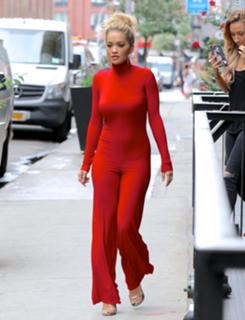 Rita Ora feet photo thumbnail