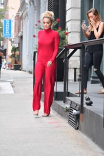 Rita Ora feet photo thumbnail