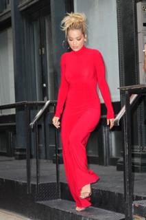 Rita Ora feet photo thumbnail