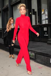 Rita Ora feet photo thumbnail