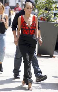 Rita Ora feet photo thumbnail