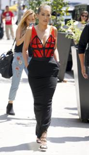 Rita Ora feet photo thumbnail