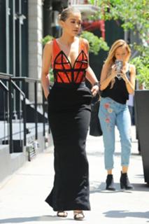 Rita Ora feet photo thumbnail