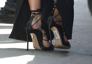 Rita Ora feet photo thumbnail