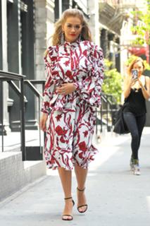 Rita Ora feet photo thumbnail