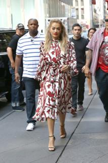 Rita Ora feet photo thumbnail