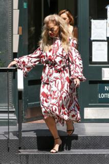 Rita Ora feet photo thumbnail