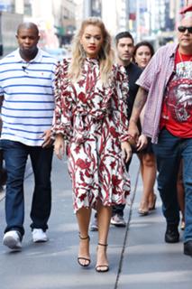 Rita Ora feet photo thumbnail