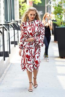 Rita Ora feet photo thumbnail