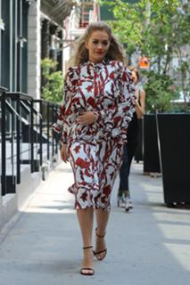 Rita Ora feet photo thumbnail
