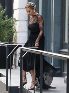 Rita Ora feet photo thumbnail