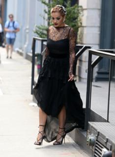 Rita Ora feet photo thumbnail
