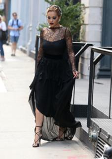 Rita Ora feet photo thumbnail