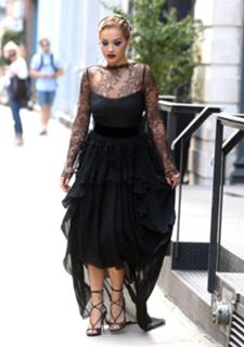 Rita Ora feet photo thumbnail
