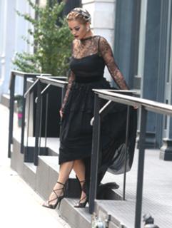 Rita Ora feet photo thumbnail