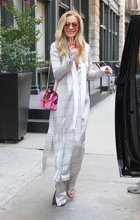 Rita Ora feet photo thumbnail