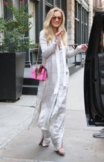 Rita Ora feet photo thumbnail