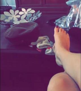 Rita Ora feet photo thumbnail