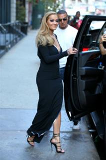 Rita Ora feet photo thumbnail