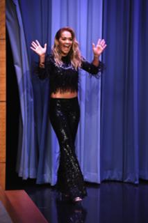 Rita Ora feet photo thumbnail