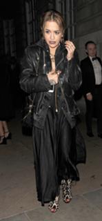 Rita Ora feet photo thumbnail