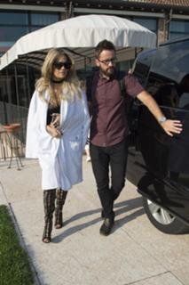 Rita Ora feet photo thumbnail
