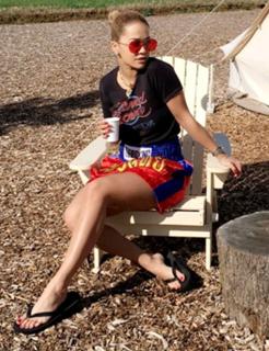 Rita Ora feet photo thumbnail
