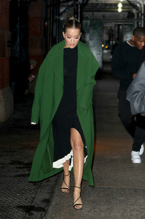 Rita Ora feet photo thumbnail