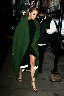 Rita Ora feet photo thumbnail