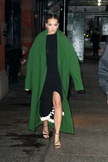 Rita Ora feet photo thumbnail