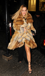 Rita Ora feet photo thumbnail