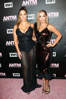 Rita Ora feet photo thumbnail