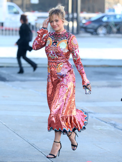 Rita Ora feet photo thumbnail