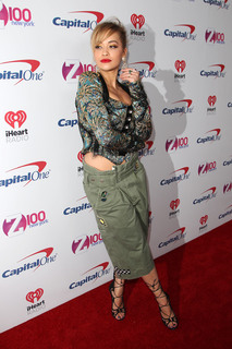 Rita Ora feet photo thumbnail