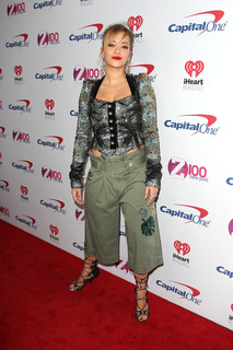 Rita Ora feet photo thumbnail