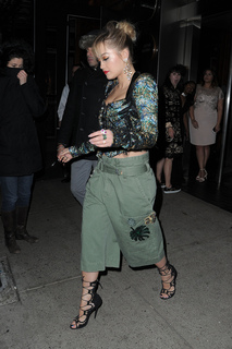 Rita Ora feet photo thumbnail