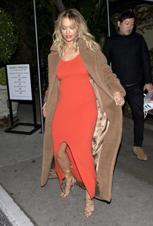 Rita Ora feet photo thumbnail