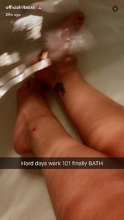 Rita Ora feet photo thumbnail