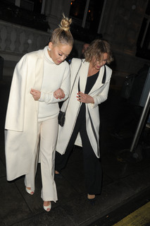 Rita Ora feet photo thumbnail