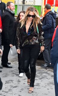 Rita Ora feet photo thumbnail