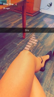 Rita Ora feet photo thumbnail
