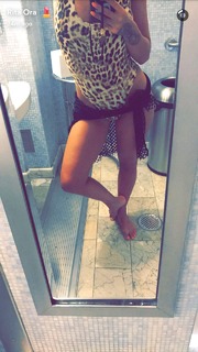 Rita Ora feet photo thumbnail