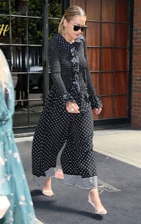 Rita Ora feet photo thumbnail
