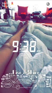 Rita Ora feet photo thumbnail