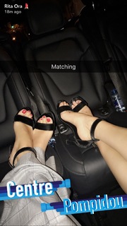 Rita Ora feet photo thumbnail