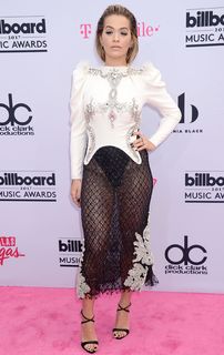 Rita Ora feet photo thumbnail
