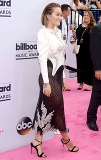 Rita Ora feet photo thumbnail