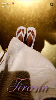 Rita Ora feet photo thumbnail