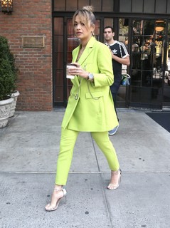 Rita Ora feet photo thumbnail