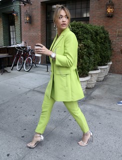 Rita Ora feet photo thumbnail